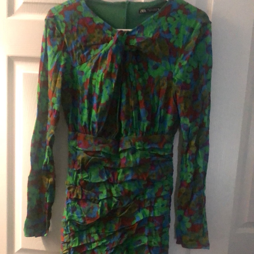 Zara NWOT Floral Ruched dress - Picture 2 of 9